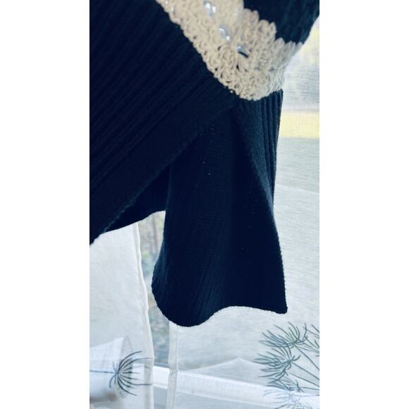 GAP Crochet Sweater Y2K Women Size M White/Navy Split-Hem Oversized Boho - Picture 4 of 8